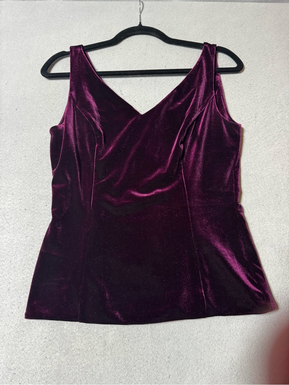 NWOT White House Black Market Velvet V-Neck Tank Top in Deep Plum Size 2